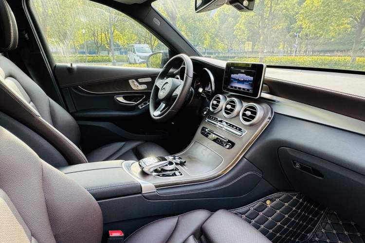 Used Mercedes-Benz GLC 2019 GLC 300 L 4MATIC Dynamic Model