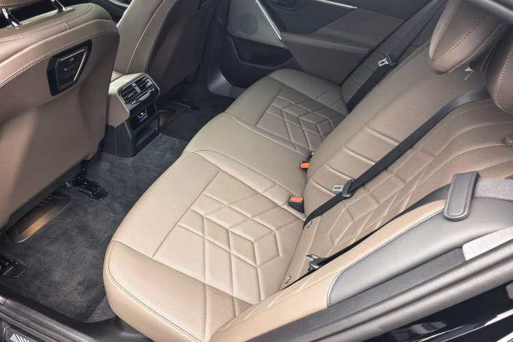 Used BMW i5 2024 eDrive 35L M Sport Package
