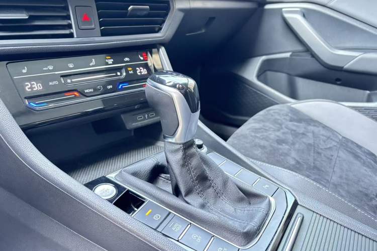 Used Volkswagen Sagitar 2021 280TSI DSG Luxury Smart Connectivity Edition
