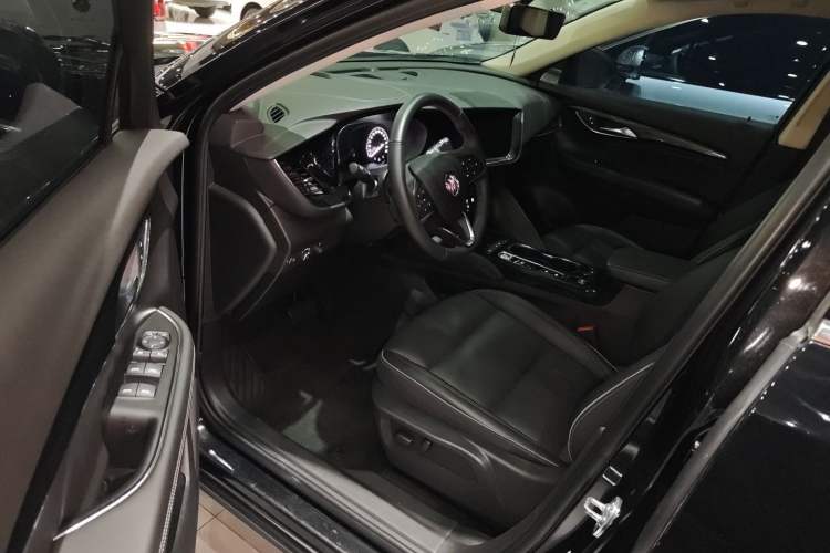 Used Buick Envision 2023 Encore Plus 652T Five-Seat Luxury Model
