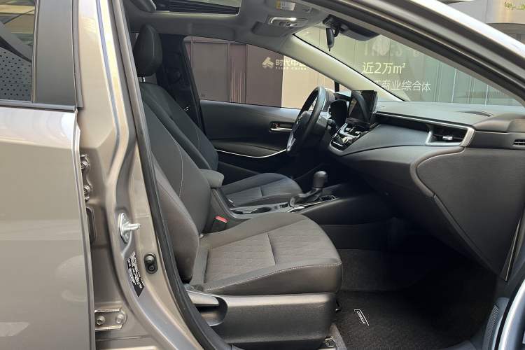 Used Toyota Corolla 2023 1.8L Smart Electric Hybrid Dual-Motor Elite Edition Interior 4