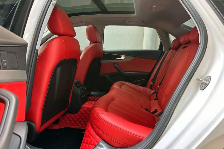 Used Audi A4L 2019 40 TFSI Ambition China VI Interior 6