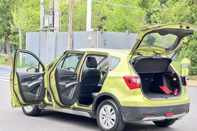 Used Suzuki S-Cross 2014 1.6L CVT Two-Wheel Drive Elite Version Exterior 5