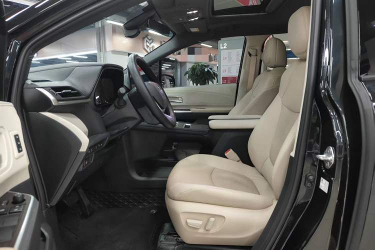 Used Toyota Granvia 2023 2.5L Hybrid Prestige PLUS Edition
