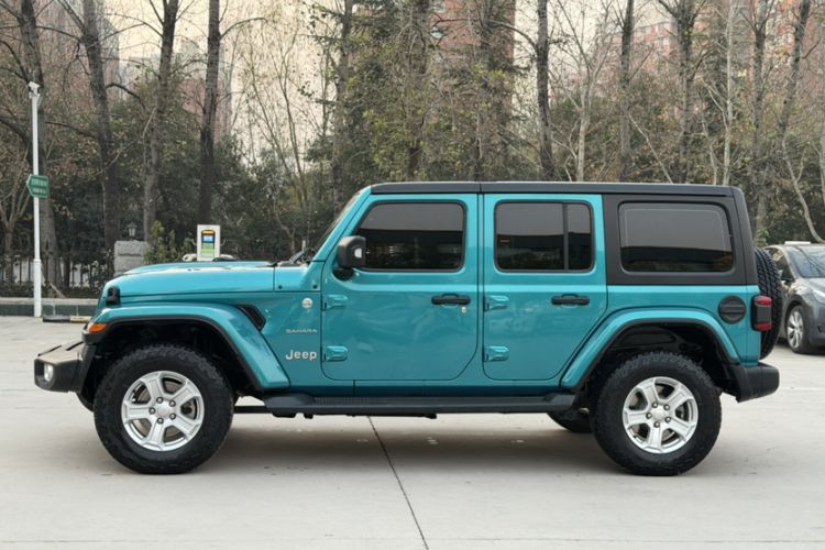 Used Jeep Wrangler 2019 2.0T Sahara Four-Door Version China VI Emission Standard