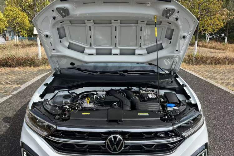 Used Volkswagen T-ROC 2025 Facelift Model 2 300TSI DSG Two-Wheel Drive Chenguang Edition
