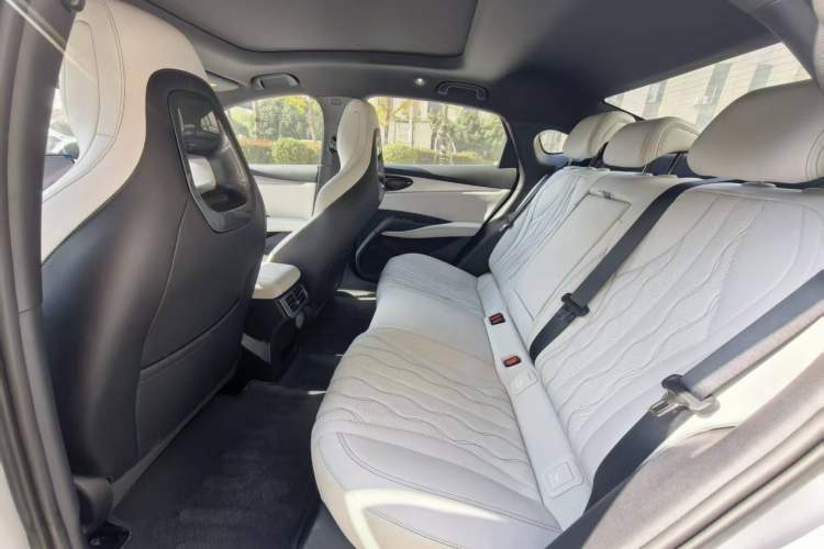 Used BYD Seal 06 New Energy 2024 DM-i 120KM Flagship Model
