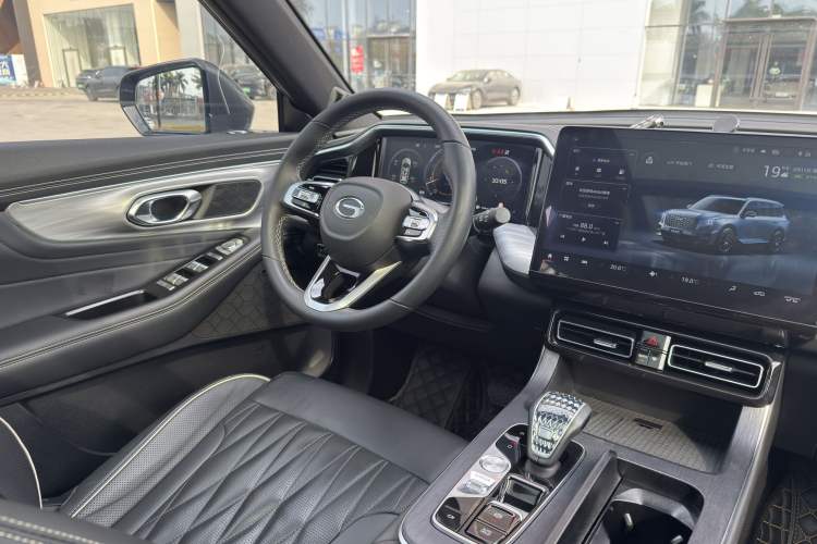 Used GAC Trumpchi GS8 2022 Linghang Series 2.0 TGDI Two-Wheel Drive Luxury Smart Connectivity Version (6 Seats)
