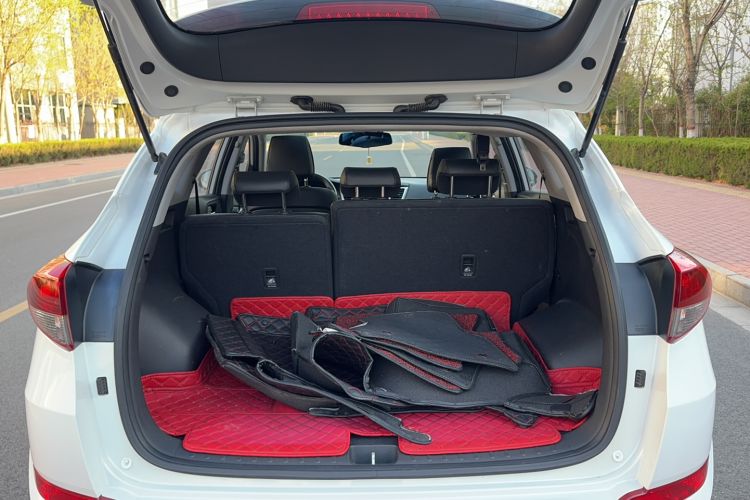 Used Hyundai Tucson 2018 1.6T Dual-Clutch Two-Wheel Drive 15th Anniversary Special Edition Trunk