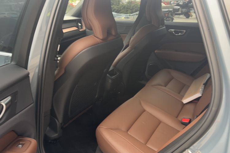 Used Volvo XC60 2023 B5 4x4 Smart Luxury Edition
