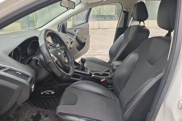 Used Ford Focus 2012 Hatchback 1.6L Manual Fashion Edition
