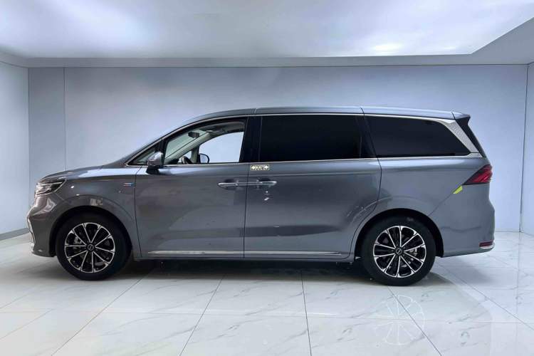 Used Roewe iMAX8 2022 Model 400TGI Exclusive Version for Key Accounts
