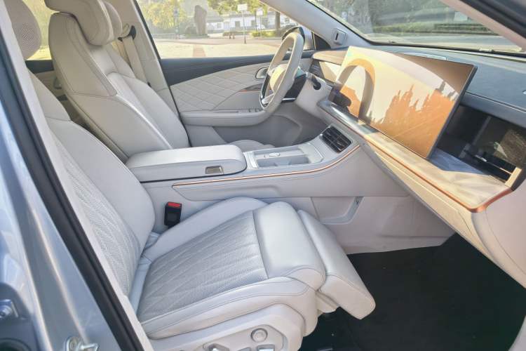 Used NETA L 2024 Extended-Range 310 Flash-Charge Red Edition
