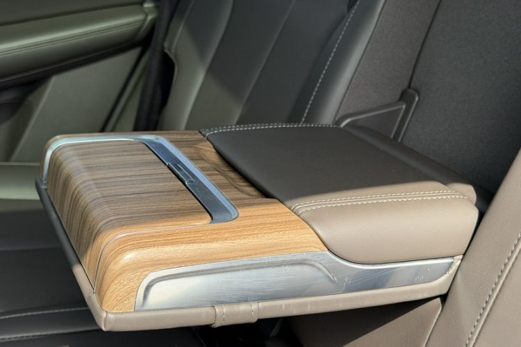 Used Roewe RX8 2019 30T Smart Connectivity Two-Wheel Drive Supreme Flagship Edition