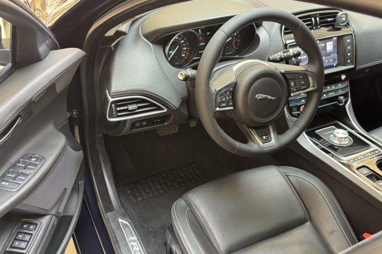 Used Jaguar XE 2017 2.0T 240 PS R-Sport
