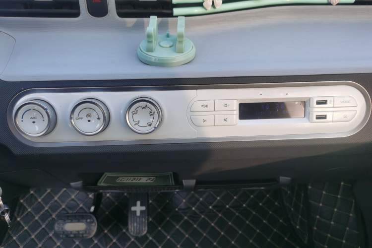 Used Wuling Hongguang MINIEV 2022 Macaron Premium Model – Lithium Iron Phosphate