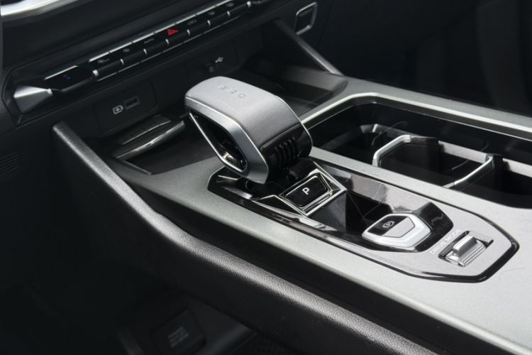 Used Geely Auto Haoyue L 2023 2.0T DCT Prestige Edition
