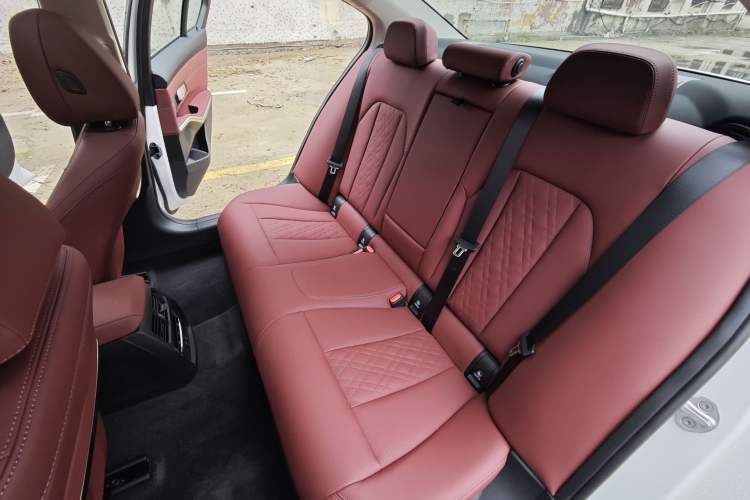 Used BMW 3 Series 2025 325i M Sport Package Interior 2