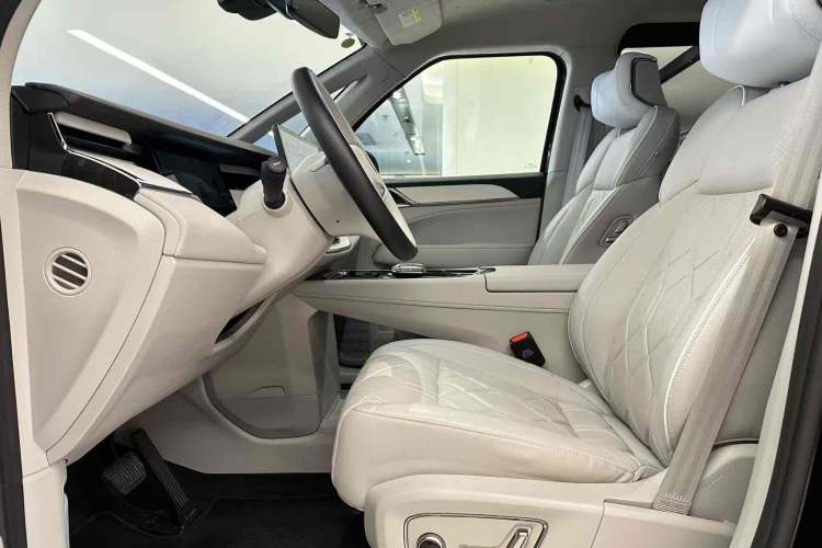 Used Volvo EM90 2025 Ultra Six-Seater