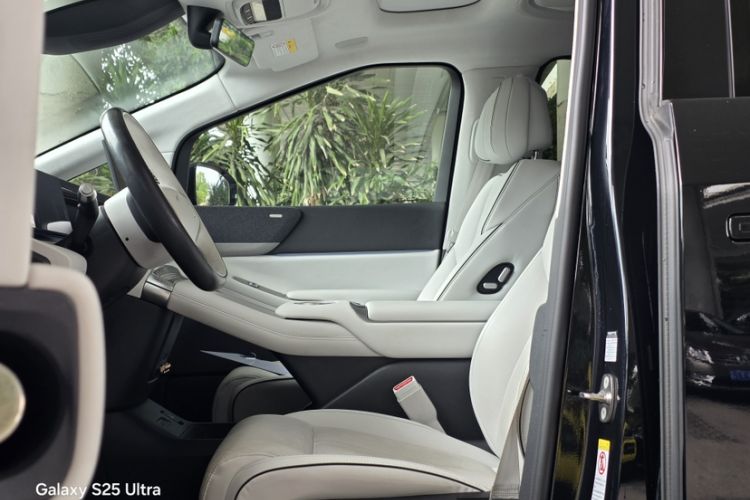 Used XPeng X9 2024 702 Ultra-Long Range Max Left Front Seat