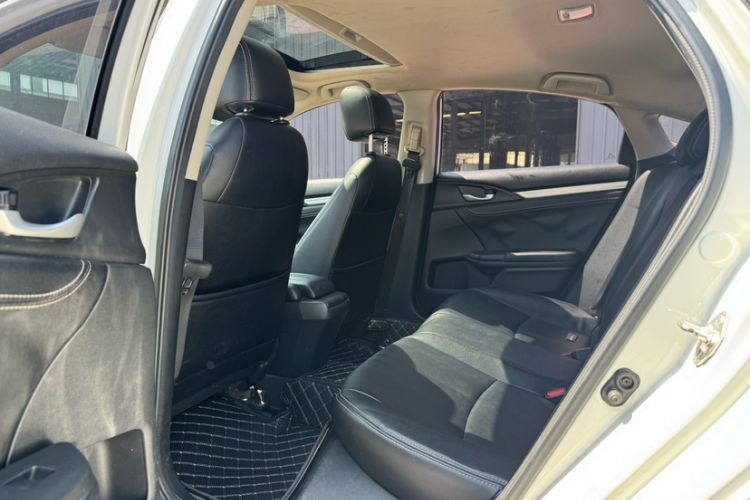 Used Honda Civic 2016 220TURBO CVT Luxury Edition Interior 3