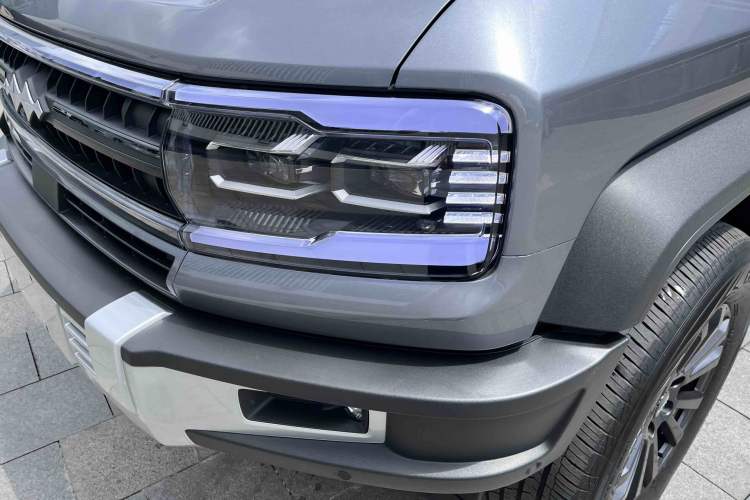 Used Formula Leopard 5 2023 Navigator Edition
