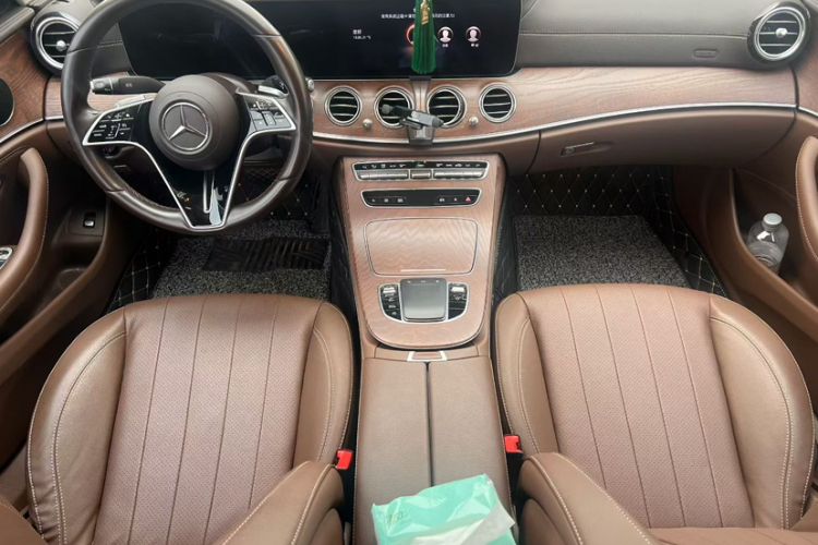 Used Mercedes-Benz E-Class 2023 Updated E 300 L Fashion Edition Interior 3