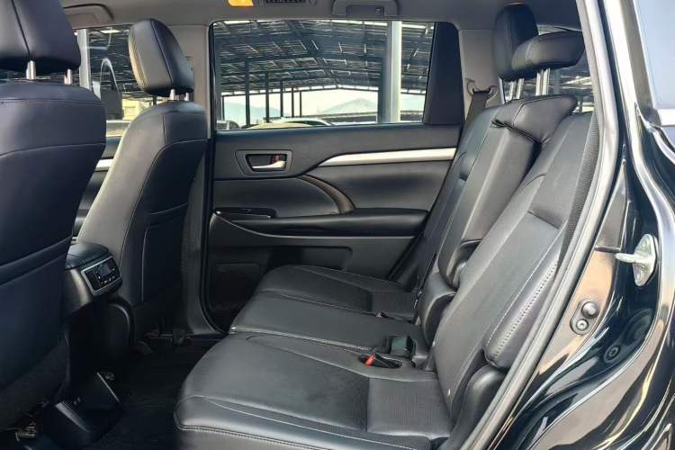 Used Toyota Highlander 2018 2.0T Four-Wheel Drive Luxury Edition 7 Seats China V Emission Standard