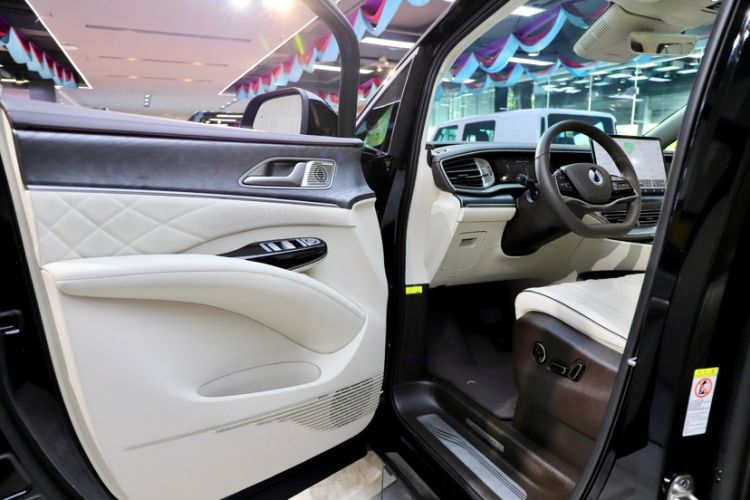 Used Denza D9 2024 DM-i 980 Four-Wheel Drive Prestige Model