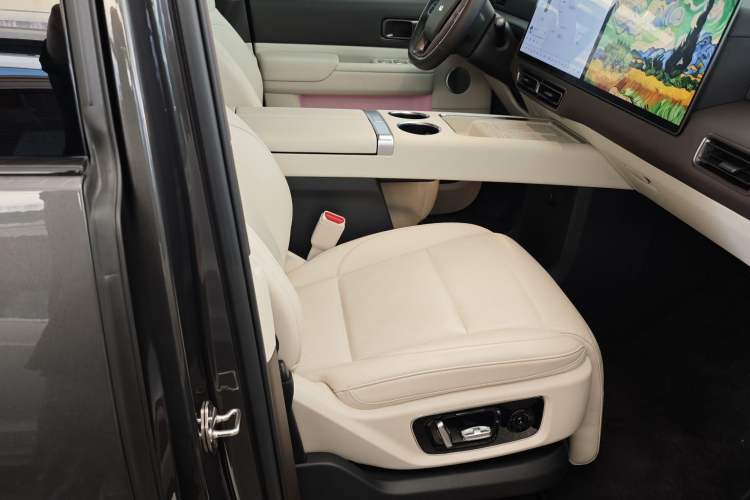 Used Li Auto MEGA 2024 Ultra Model
