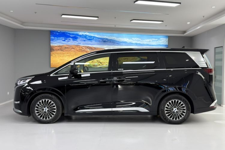 Used Denza D9 2022 DM-i 970 Four-Wheel Drive Flagship Model
