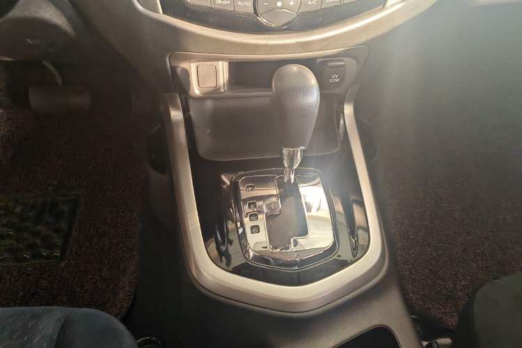 Used Nissan Navara 2017 2.5L Automatic 2WD Luxury Edition QR25