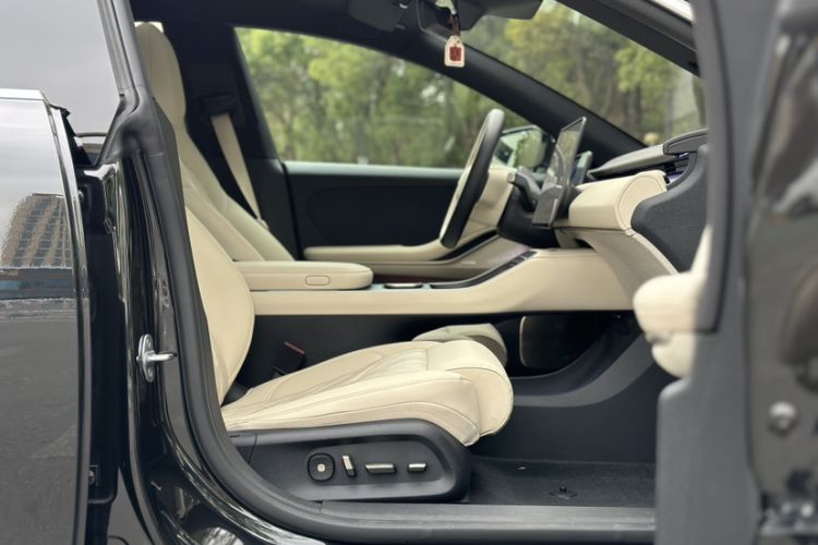 Used Nio ET5T 2025 75 kWh Touring Interior 4