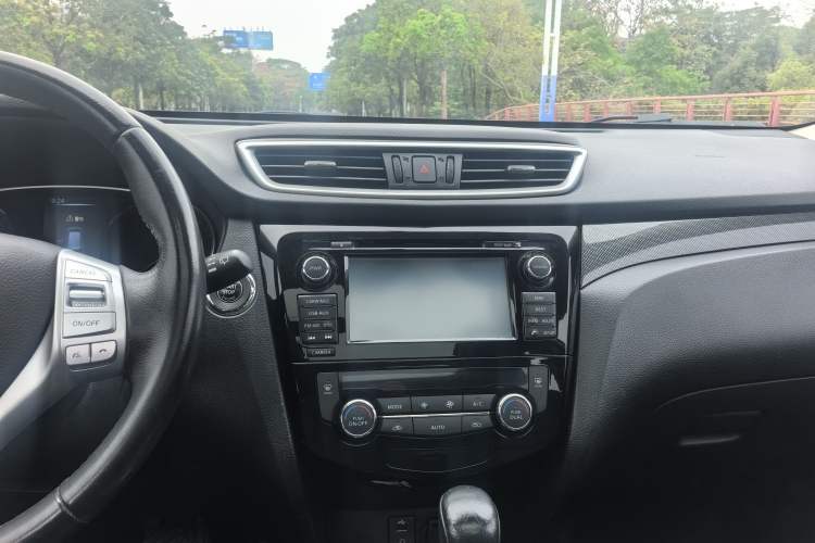 Used Nissan X-Trail 2014 2.5L CVT Luxury Edition 4WD Interior 4