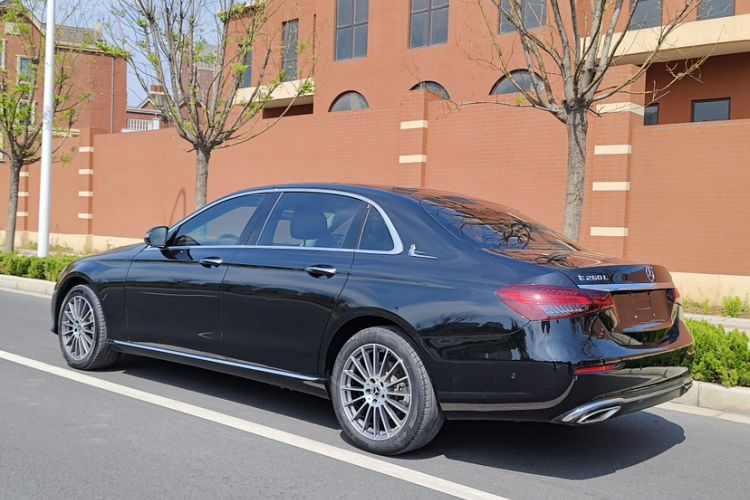 Used Mercedes-Benz E-Class 2021 E 260 L 4MATIC Exterior 4