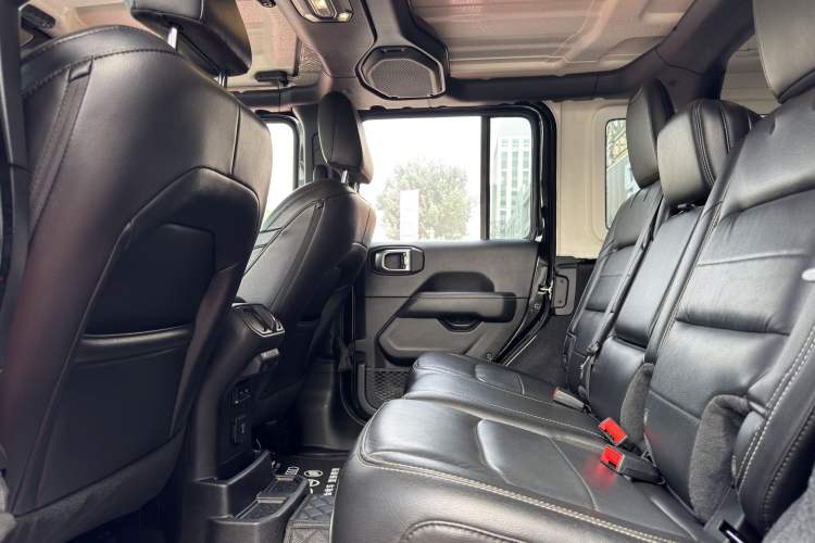 Used Jeep Wrangler 2019 2.0T Sahara Four-Door Version China VI Emission Standard