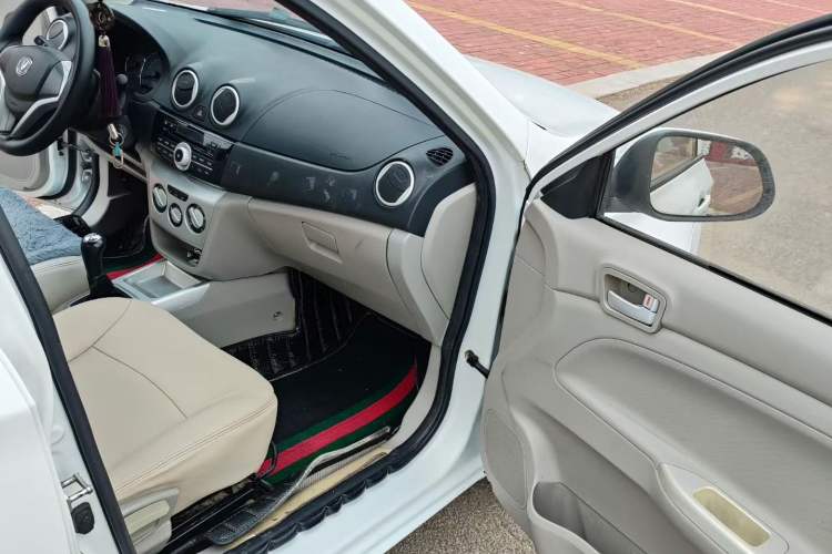 Used Changan Alsvin V3 2012 1.3L Manual Luxury Version China IV Standard