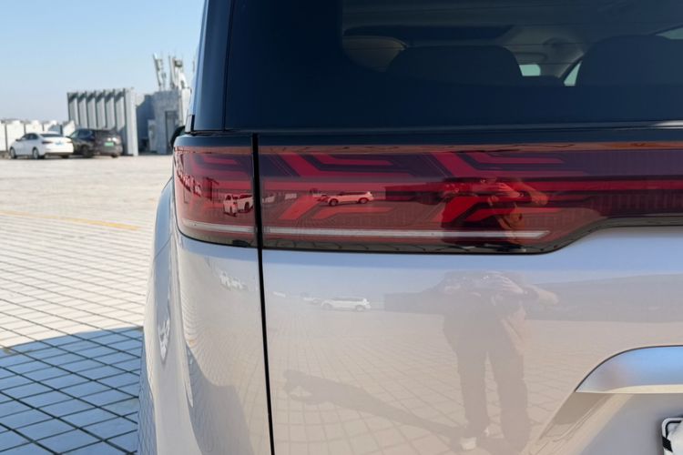 Used Denza D9 2022 EV 600 Four-Wheel Drive Flagship Model