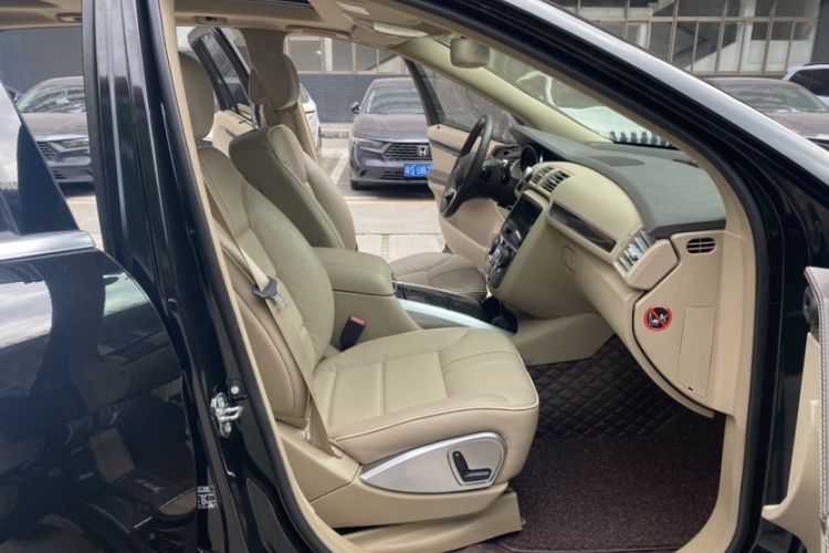 Used Mercedes-Benz R-Class 2015 R 320 4MATIC Luxury Model
