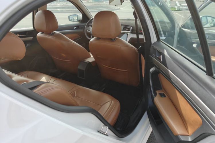 Used Volkswagen Lavida 2015 1.6L Manual Fashion Edition
