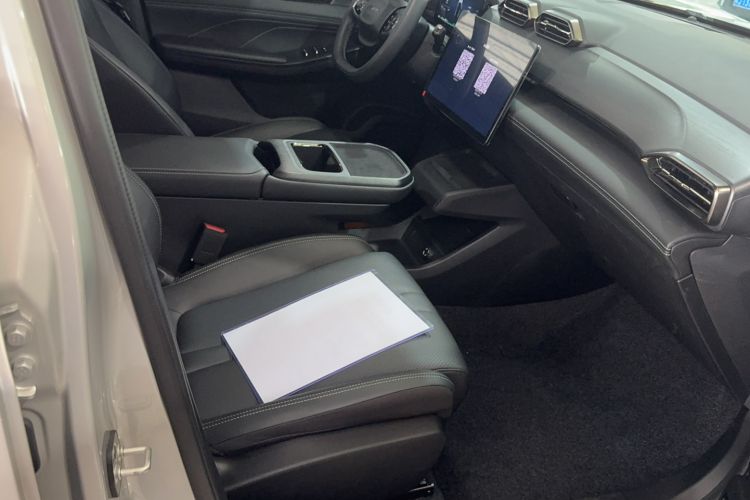 Used Dongfeng Aeolus L7 New Energy 2025 205 Ultra-Long Range Indulgence Version
