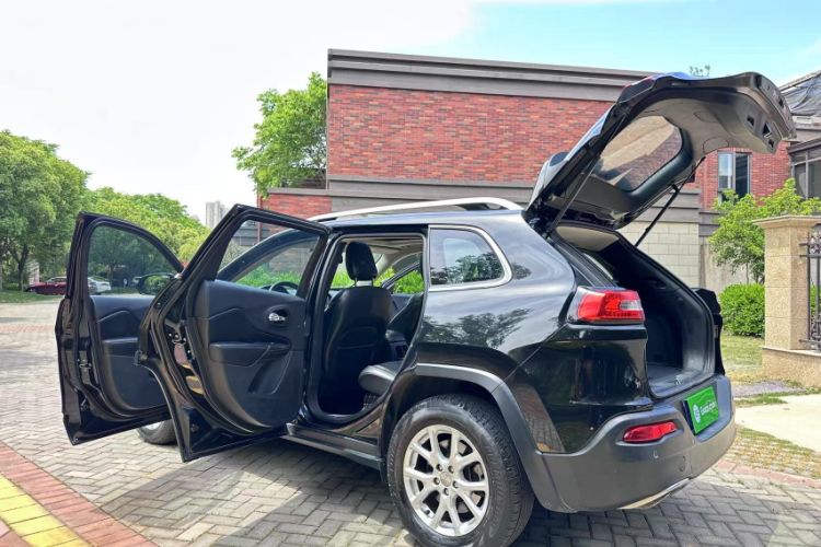 Used Jeep Cherokee 2016 2.4L Professional Edition