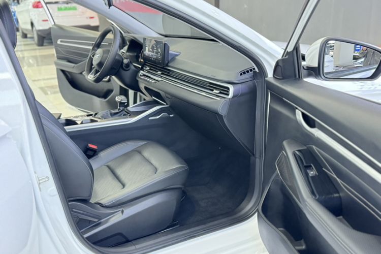 Used Geely Auto Emgrand 2022 4th Generation 1.5L CVT Elite Model Right Front Seat