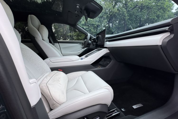 Used XPeng P7 2025 Model—750 All-Wheel-Drive High-Performance Ultra