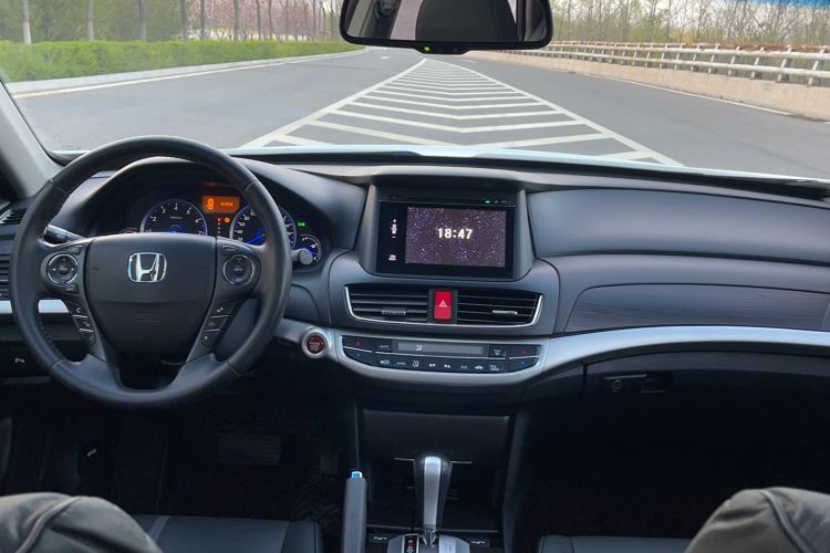 Used Honda Crosstour 2014 2.4L Luxury Edition Interior 2