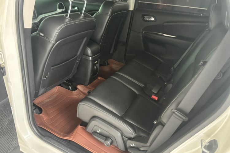 Used Dodge Journey 2013 2.4L Two-Wheel Drive Luxury Version