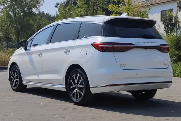 Used BYD Song MAX New Energy 2022 DM-i 105KM Prestige Model Exterior 4