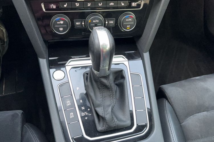 Used Volkswagen Magotan 2017 330TSI DSG Luxury Model Gear Lever