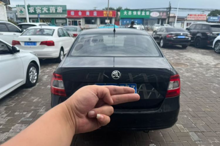 Used Skoda Rapid 2015 1.4L Manual Enjoyment Model