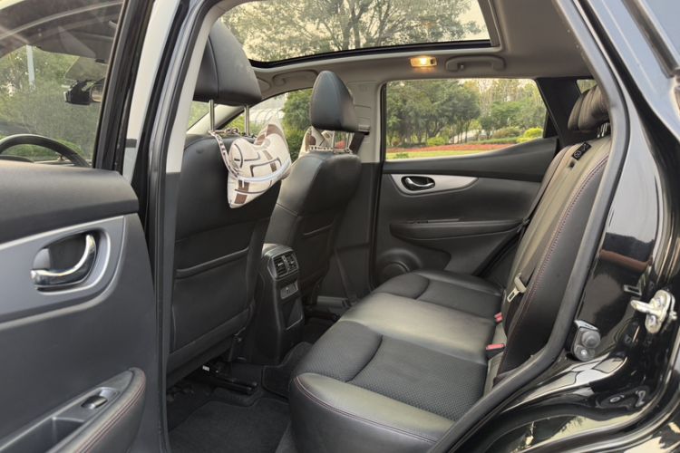 Used Nissan Qashqai 2019 2.0L CVT Luxury Edition Interior 7